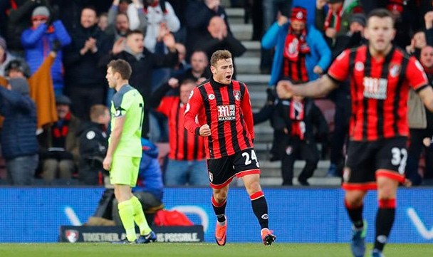  索兰克造三球导演逆转,伯恩茅斯客场击败狼队