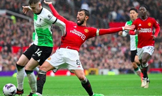  萨拉赫点射命中利物浦战平曼联