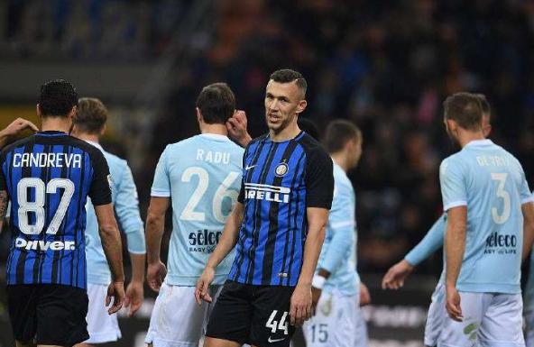  AC米兰德比战憾平国米，争冠悬念持续升温  